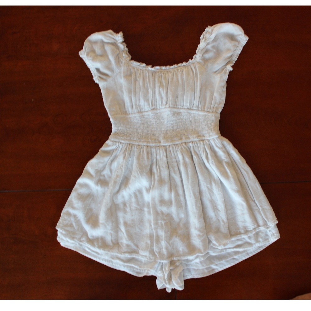 Hollister White Swiss Dot Skort Romper Puff Sleeve Smocked Waist Large